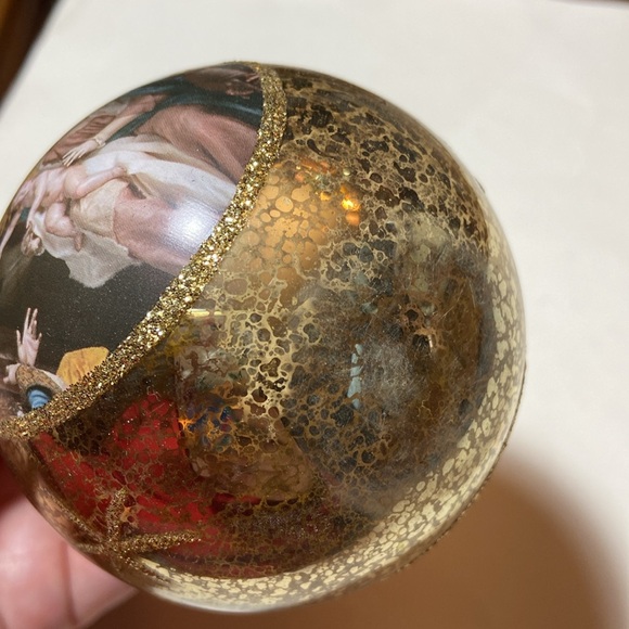 THE ART INSTITUTE OF CHICAGO CRÉCHE COLLECTIBLE ORNAMENT - Picture 3 of 7